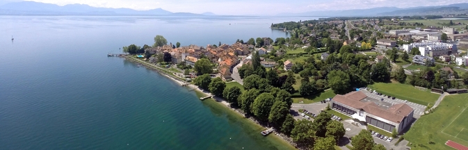 Photo du Bourg - vue depuis le lac